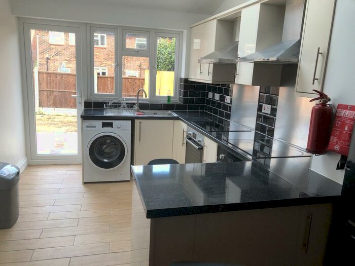 6 Bedroom House To Rent In Anstridge Road, Avery Hill, SE9