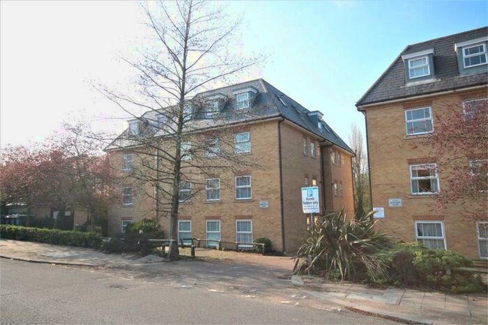 2 Bedroom Flat To Rent In Cherington Court, Barnet, Station Road, New Barnet, EN5