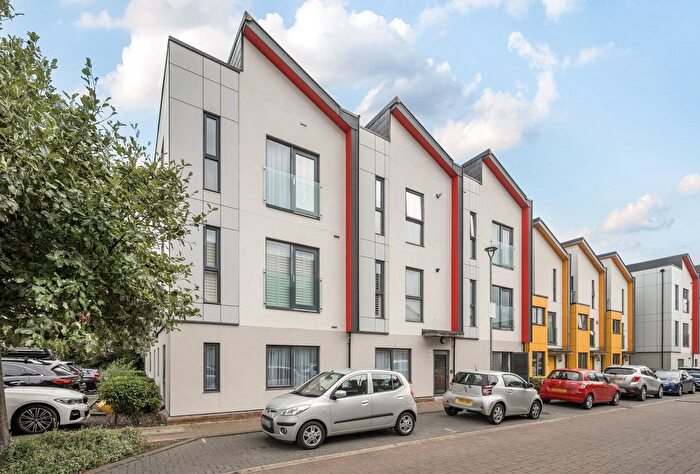 1 Bedroom Flat For Sale In Cairns Avenue, London, SW16
