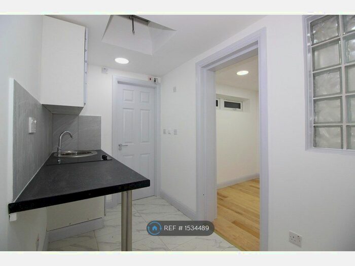 Studio To Rent In Hartham Road, London, N17