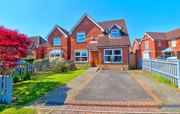 3 Bedroom Detached House For Sale In Siskin Close, Kennington, Ashford, TN25