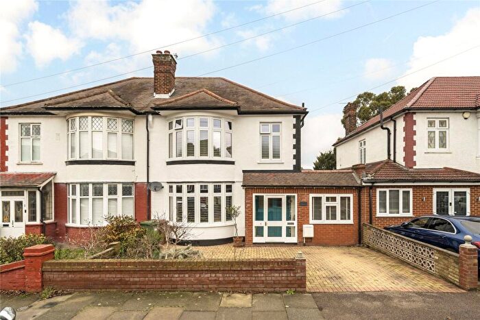 3 Bedroom Semi Detached House For Sale In Daneby Road, Catford, SE6