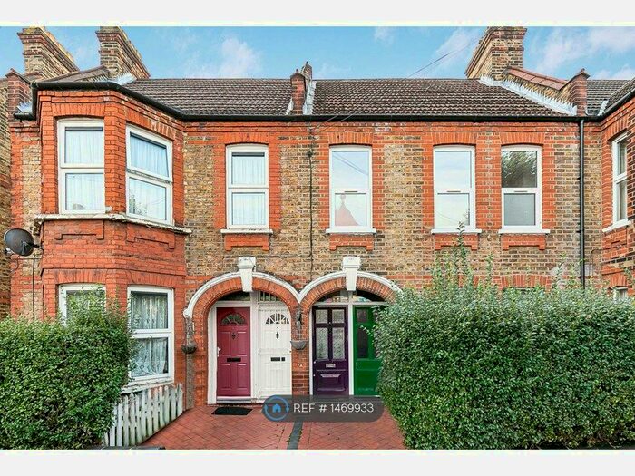 2 Bedroom Flat To Rent In Hibbert Road, London, E17