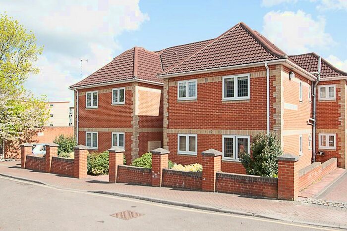 1 Bedroom Flat To Rent In Milton Road, Brentwood, Essex, CM14