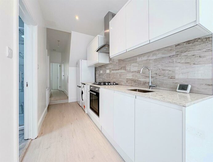 2 Bedroom Apartment To Rent In Rowley Road, London, N15