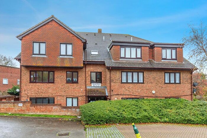2 Bedroom Flat For Sale In Wyatt Place, Rochester, Kent, ME2