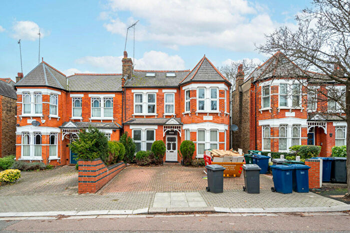 3 Bedroom Apartment To Rent In Windsor Road, Finchley, London, N3