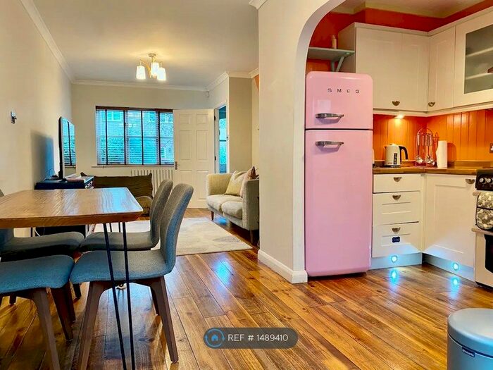 2 Bedroom Semi-Detached House To Rent In Jackson Close, London, E9