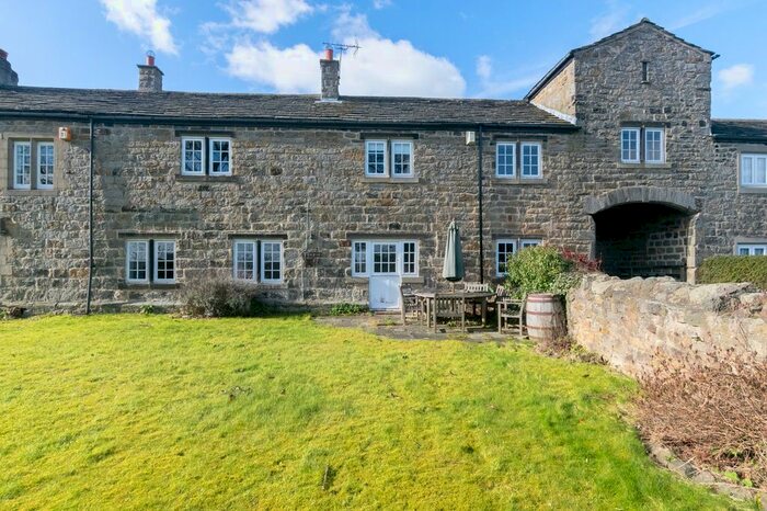 4 Bedroom Terraced House For Sale In York Road, Potterton, Leeds, LS14