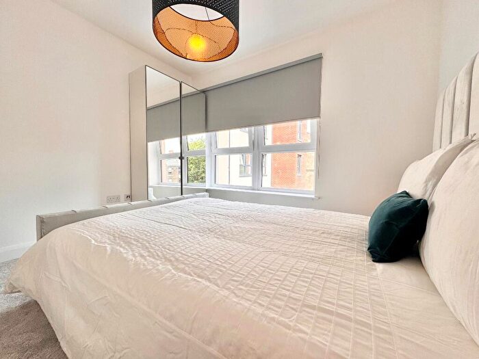 2 Bedroom Flat To Rent In Broomhill Avenue, Broomhill, Glasgow, G11
