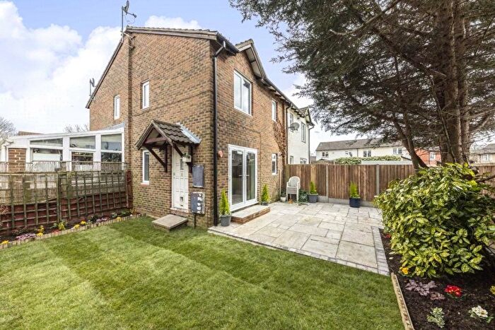 1 Bedroom Semi Detached House For Sale In Houghton Close, Hampton, TW12