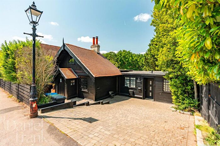 3 Bedroom Detached House For Sale In Baldwins Hill, Loughton, IG10