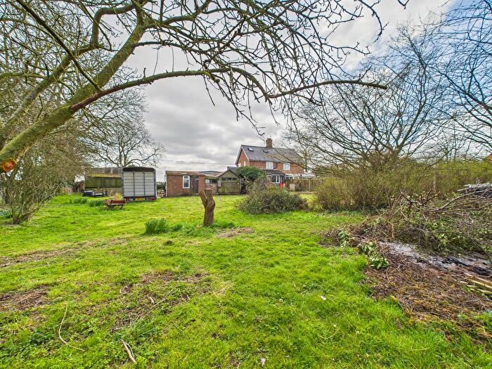 2 Bedroom Semi-Detached House For Sale In Wrights Cottages, Elstronwick, HU12