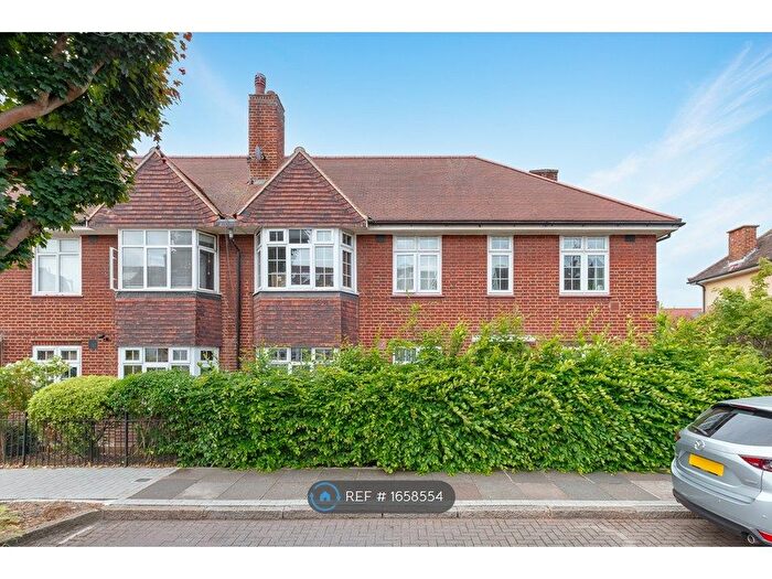 3 Bedroom Maisonette To Rent In Tilehurst Road, London, SW18