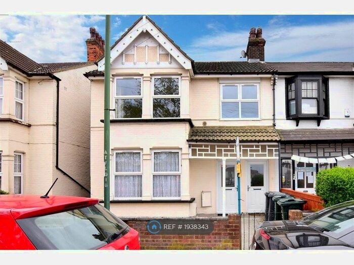 2 Bedroom Maisonette To Rent In The Brent, Dartford, DA1