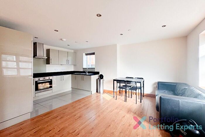 2 Bedroom Flat To Rent In Calling All Professional Couples! - Bed In Lansdowne With Office/Guest Room!, BH1