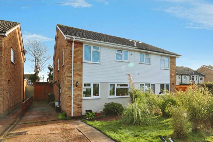 3 Bedroom Semi Detached House For Sale In Dukes Avenue, Southminster, CM0