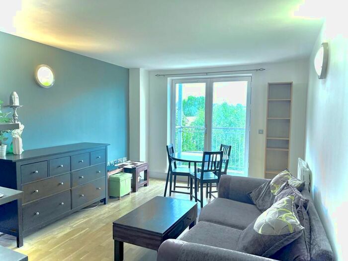 2 Bedroom Flat To Rent In Grove Court Peckham Grove, Peckham, SE15