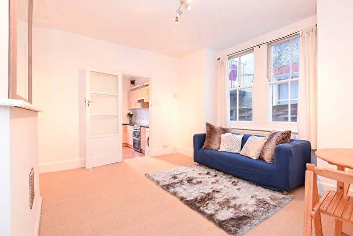 2 Bedroom Flat To Rent In Coverton Road, London, SW17