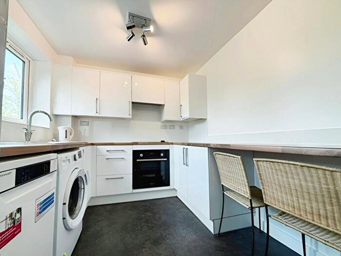 2 Bedroom Apartment To Rent In Firs Avenue, SL4