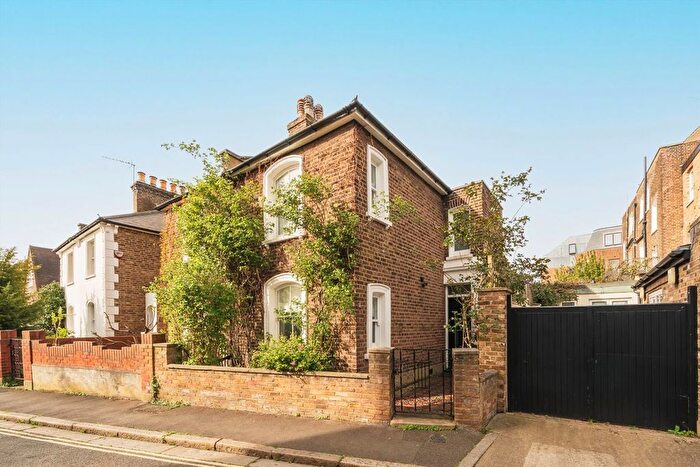 2 Bedroom Property For Sale In St. Peters Grove, Hammersmith, W6