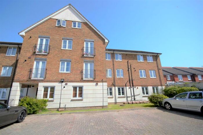 2 Bedroom Flat To Rent In Royal Parade, Eastbourne, BN22
