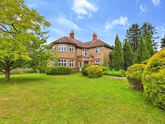 4 Bedroom Detached House For Sale In Station Road, Alford, Lincolnshire, LN13