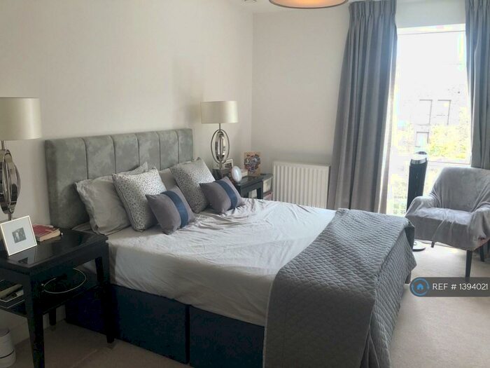 2 Bedroom Flat To Rent In Severin Court, London, SE17