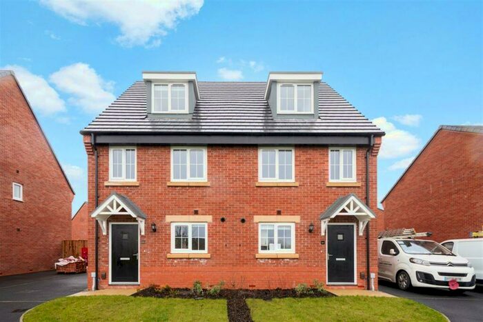 3 Bedroom Semi-Detached House To Rent In Bedroom Semi Detached House In Beaminster Avenue, Cottam, PR4