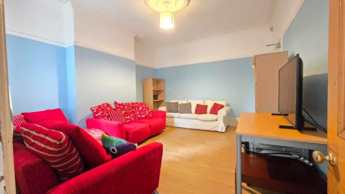 6 Bedroom Semi-Detached House To Rent In Conduit Road, Sheffield, S10