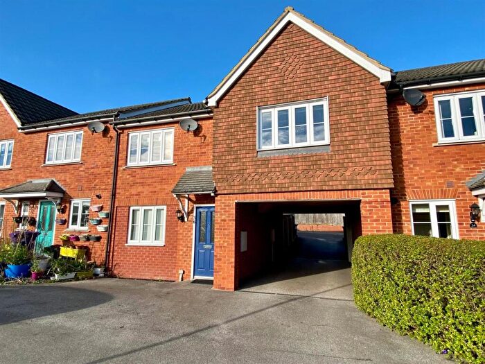 2 Bedroom Terraced House To Rent In Hunt Hill Close, Stevenage, SG1