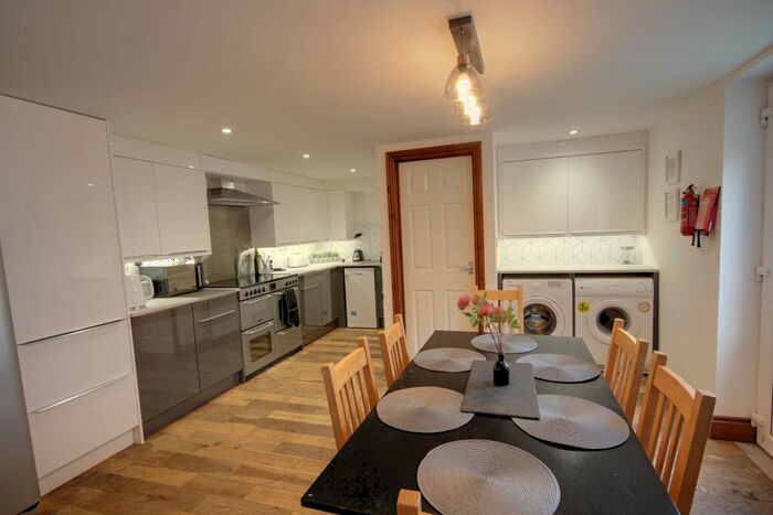 6 Bedroom House To Rent In Wesley House, DH1