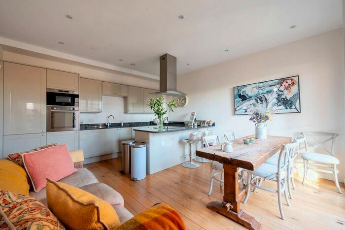 3 Bedroom Mews To Rent In Havanna Road, Earlsfield, London, SW19
