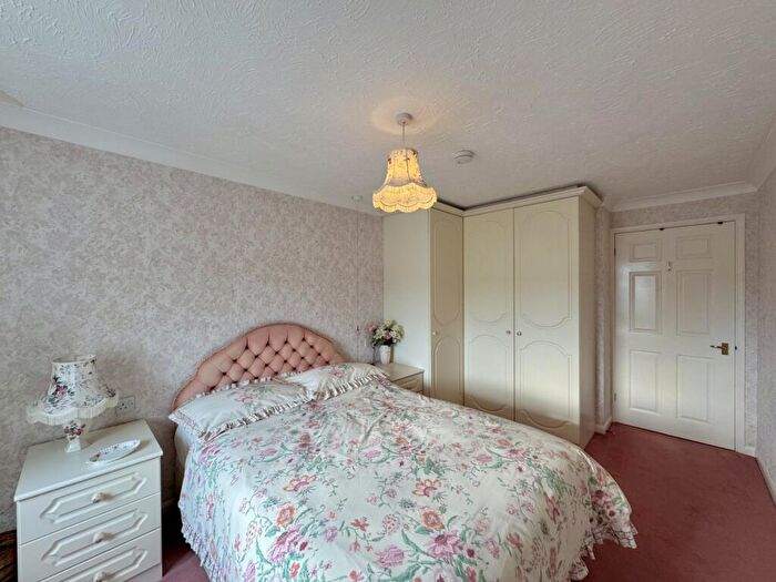2 Bedroom Apartment For Sale In Station Road, Thorpe Bay, Essex, SS1