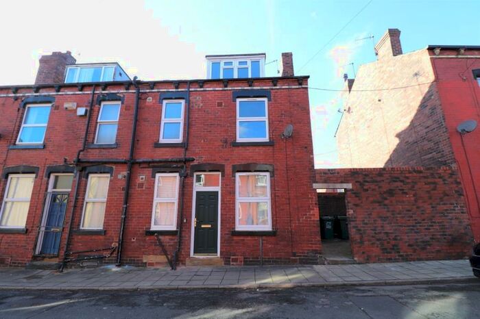 2 Bedroom Terraced House To Rent In Claremont Place, Leeds, LS12