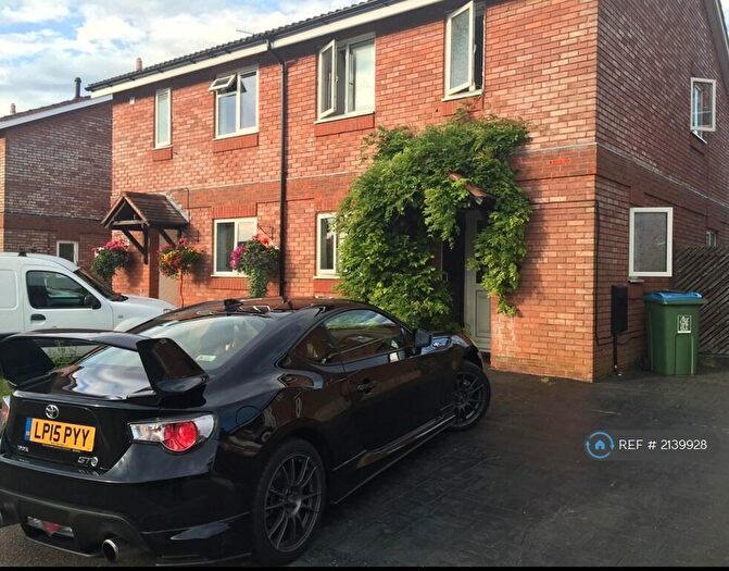 3 Bedroom Semi-Detached House To Rent In Vincent Road, Aylesbury, HP19