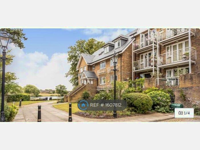 2 Bedroom Flat To Rent In Thames Close, Hampton, TW12
