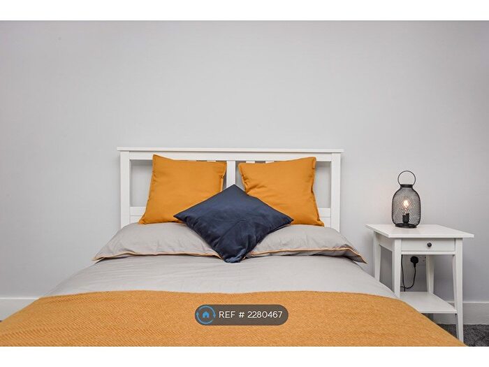 3 Bedroom Maisonette To Rent In Elm Park, London, SW2