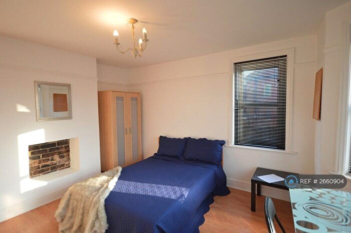 3 Bedroom Flat To Rent In Winton, Bournemouth, BH9