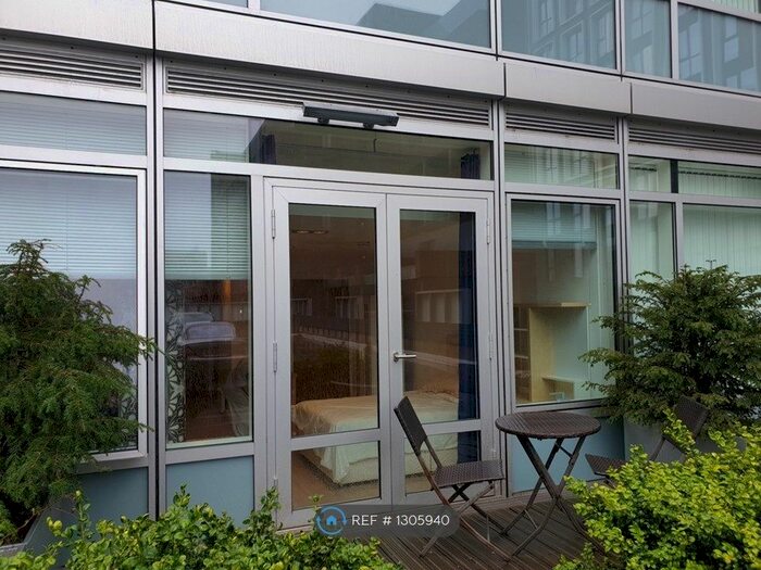 Studio To Rent In Strand Street, Liverpool L1