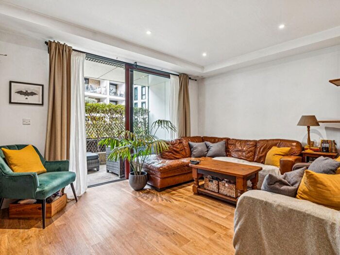 2 Bedroom Flat For Sale In Knaresborough Drive, London, SW18