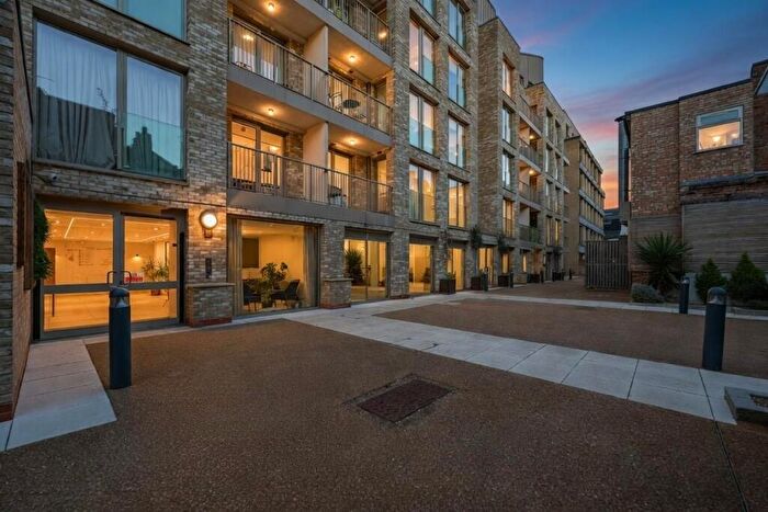 1 Bedroom Apartment For Sale In Espalier Gardens, Kilburn, NW6