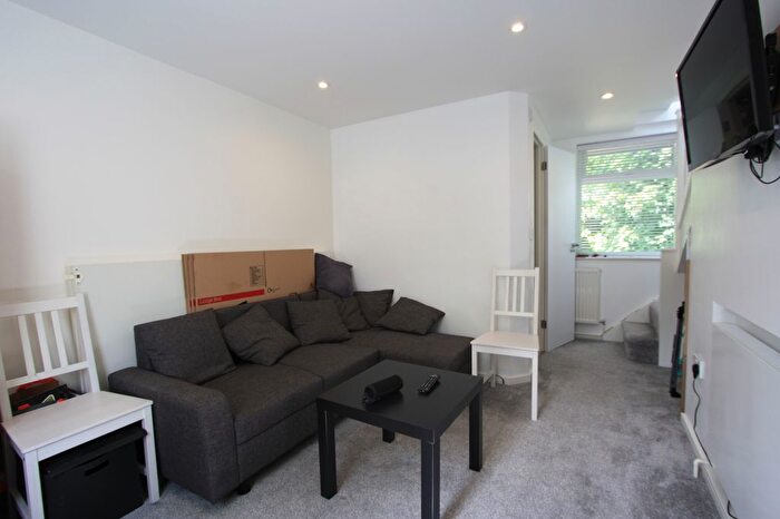 2 Bedroom End Of Terrace House To Rent In Boxley Road, Morden, SM4
