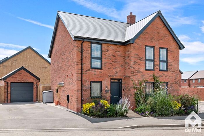 4 Bedroom Detached House For Sale In Fairmont Street, Bishops Cleeve, Cheltenham, GL52