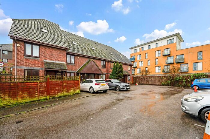 1 Bedroom Flat For Sale In Hazel Court, Goldsmith Avenue, Southsea, PO4