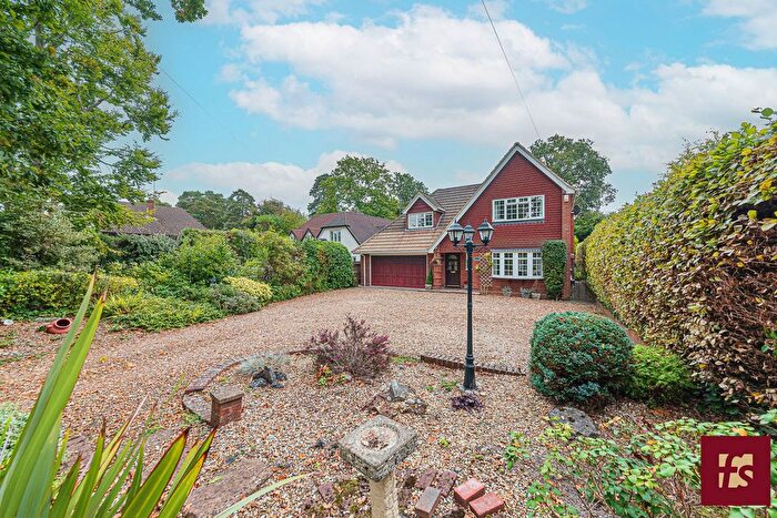 4 Bedroom Detached House For Sale In The Avenue, Crowthorne, RG45