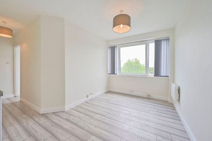 1 Bedroom Flat To Rent In Kersfield Road, Putney, London, SW15