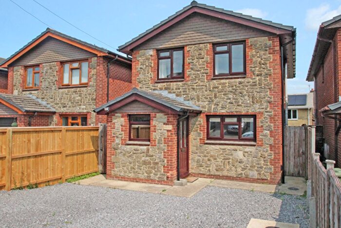 3 Bedroom Detached House To Rent In Pitt Street, Ryde, PO33
