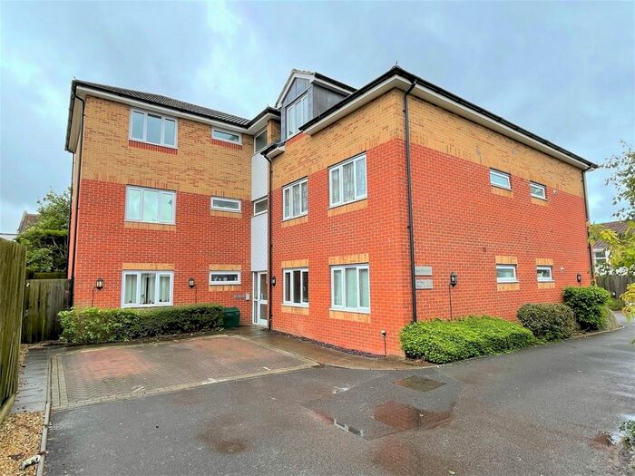 2 Bedroom Flat To Rent In South Street, Taunton, TA1