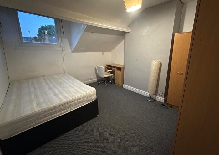 End Of Terrace House To Rent In Room, Top Floor Front, Edgbaston, B16